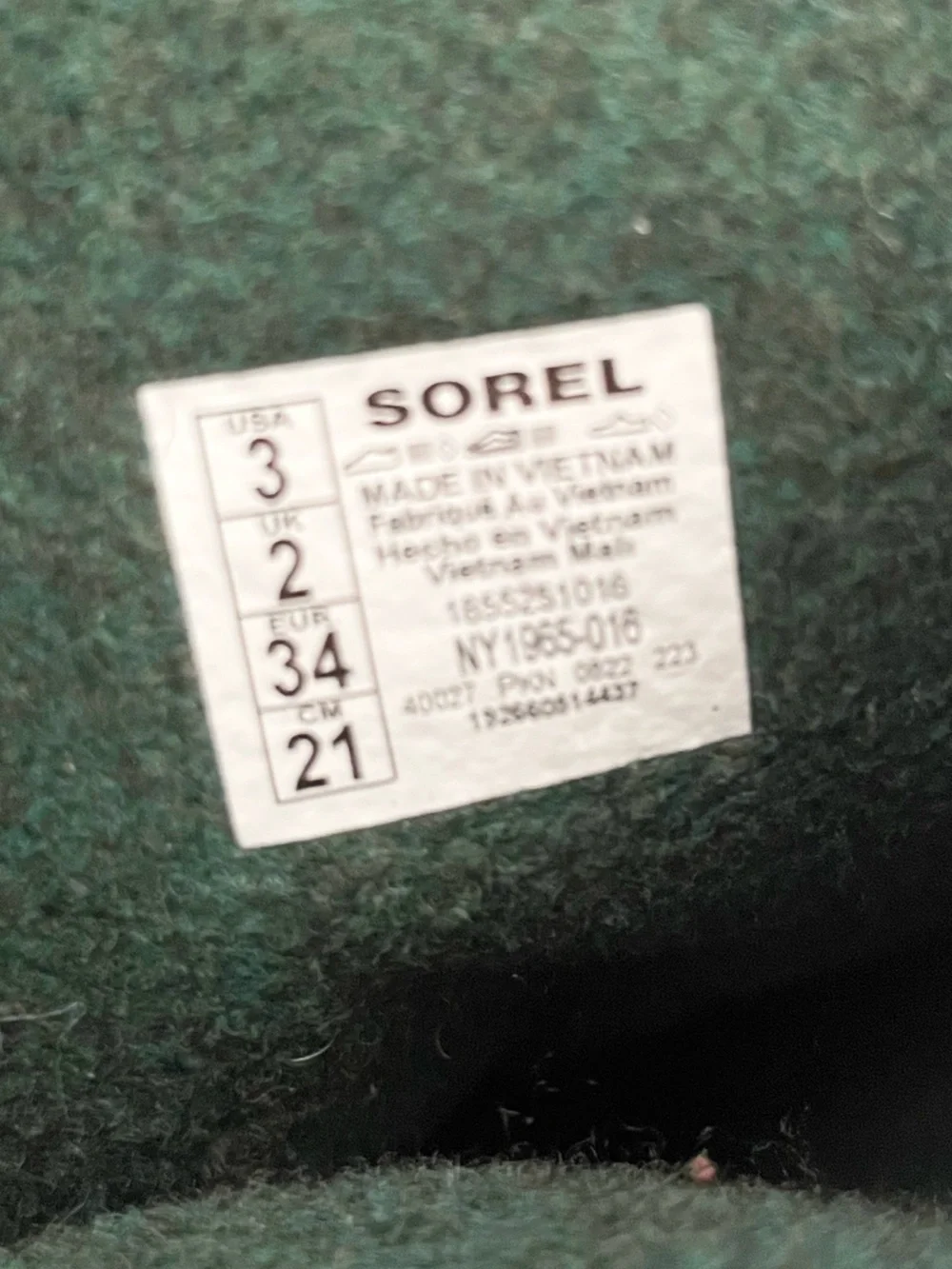 SOREL Flurry Winter Boot (kids) in Black/City Grey size 3 Waterproof Insulated